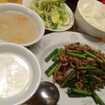 豚肉とニンニクの芽炒め(中国料理 外苑飯店)