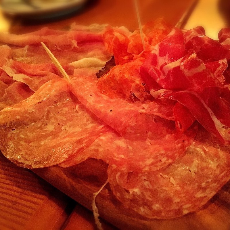 生ハムの盛り合わせ(イタメシヤ Bonito)