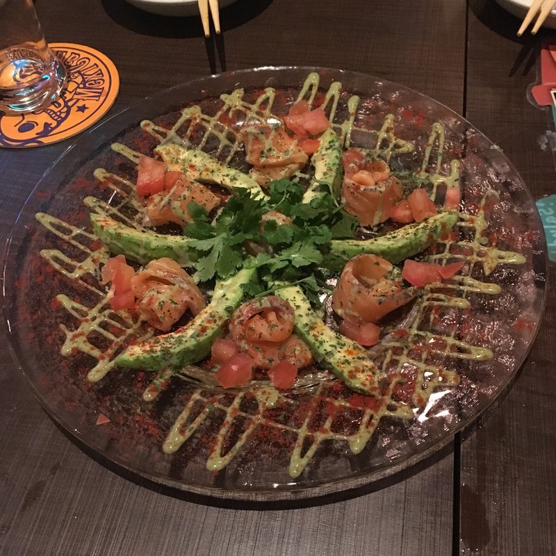 アボカドとサーモンのカルパッチョ(Mexi Canaria （メヒカナリア）)