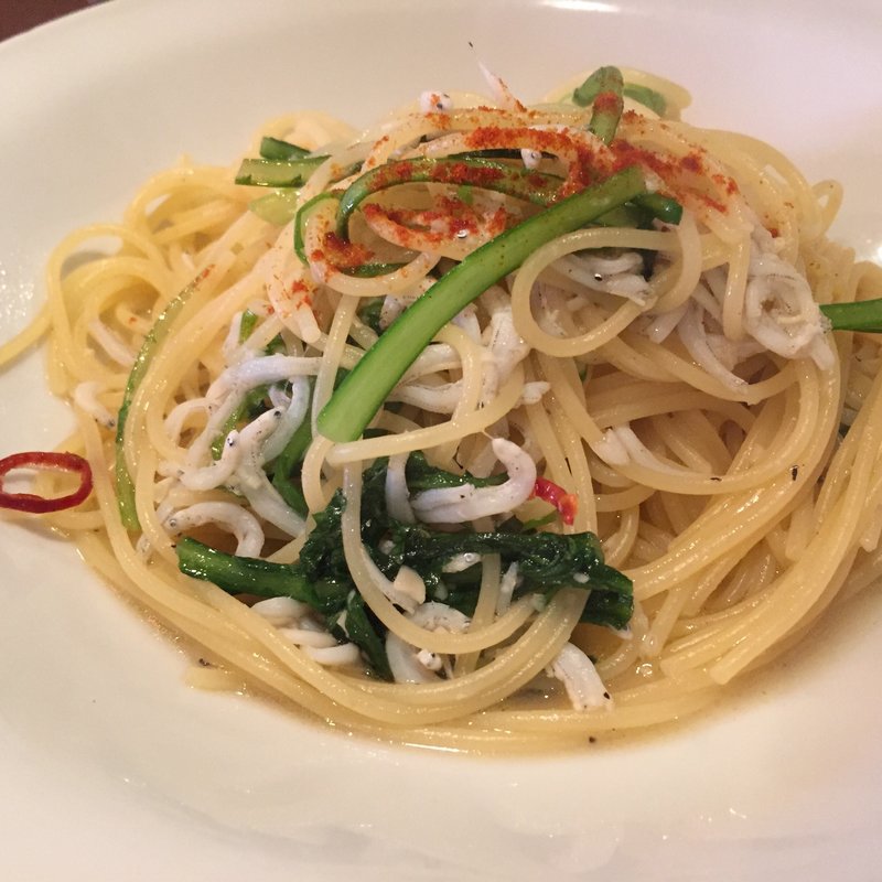 シラスと春菊のオイルパスタ