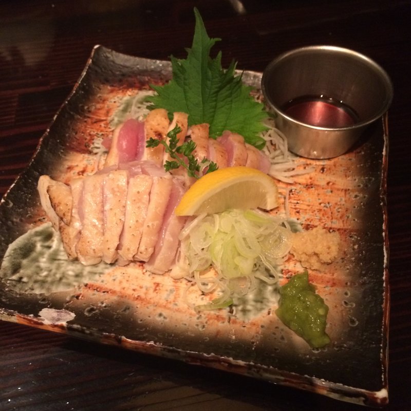 宮崎赤鶏のたたき （モモ&ムネ）(地鶏炭火焼・旬菜 白角家 飯塚店)