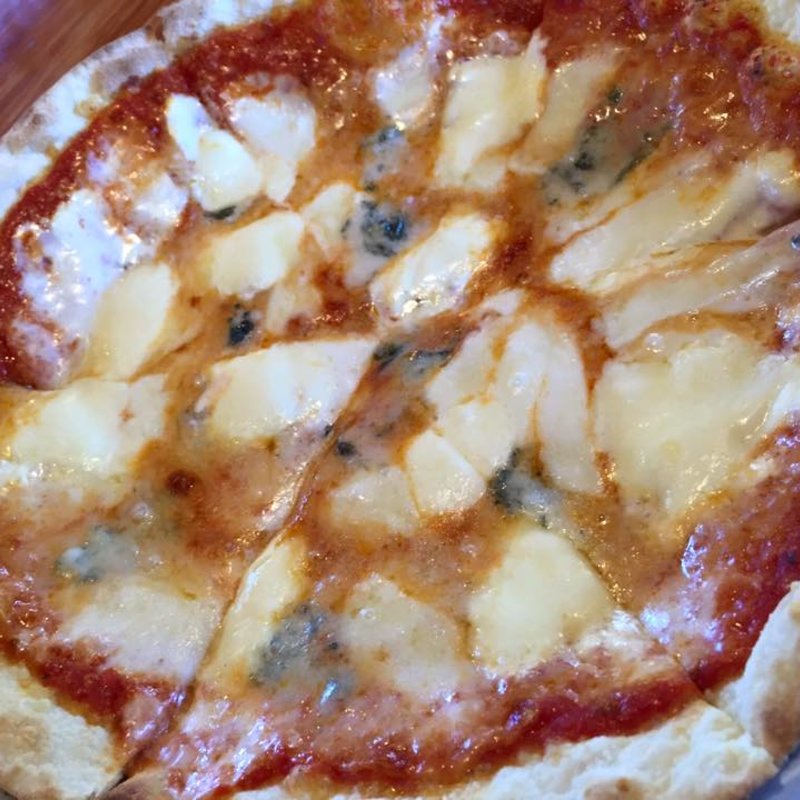 4種チーズのピッツァ(ラ・バンビーナ)