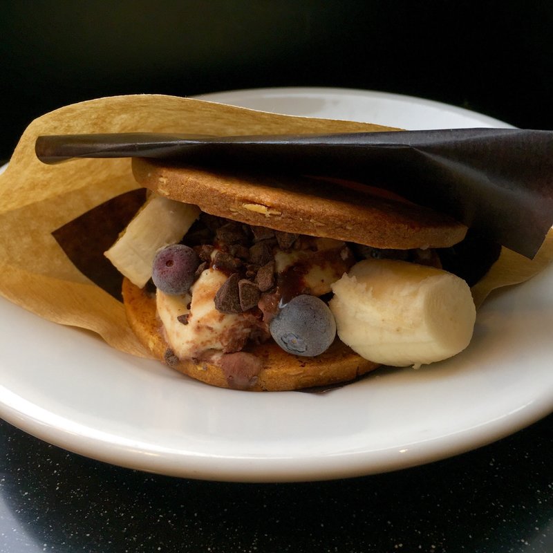 ビスケットサンド:バナナチョコレート(ゴリラコーヒー 渋谷店)