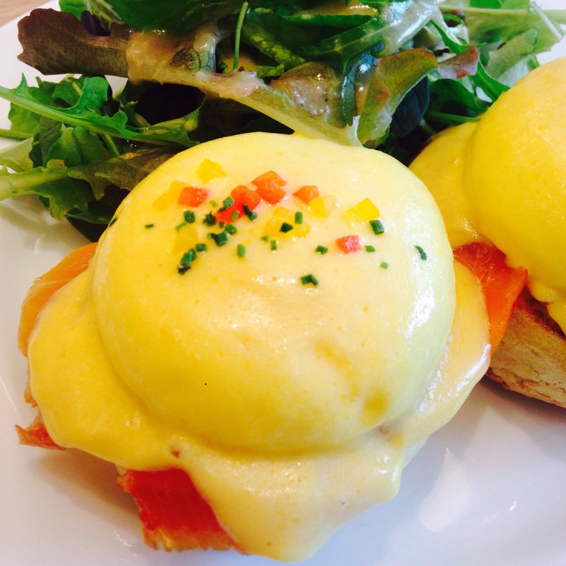 スモークサーモンエッグベネディクト(サラベス ルミネ新宿店 （Sarabeth's）)
