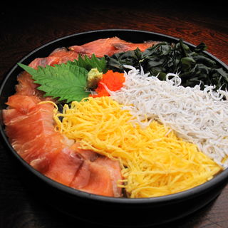 海鮮どんぶり(樂旬堂 坐唯杏 （ザイアン）)