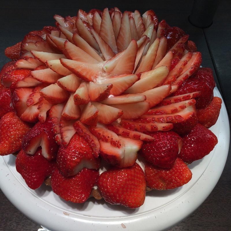 3種のききいちごのタルト(カフェコムサ ヨドバシ梅田店 )