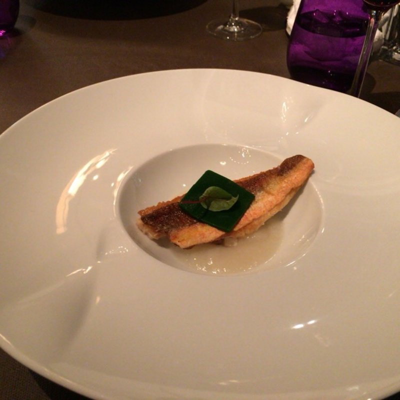 鮮魚のロースト 聖護院かぶらのソースで(スミレオオサカ （sumile OSAKA）)