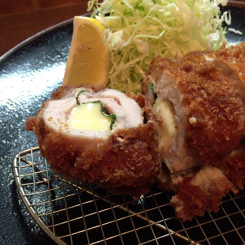 チーズ入りロースカツ定食(たか山)