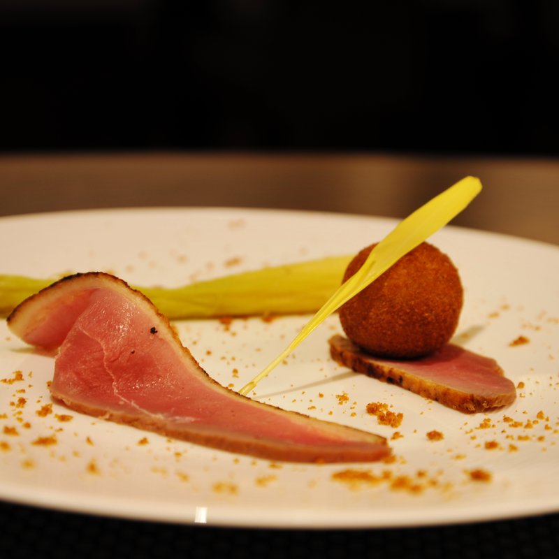 鴨のロース　コロッケとともに(a la louche -ア・ラ・ルーシュ-)