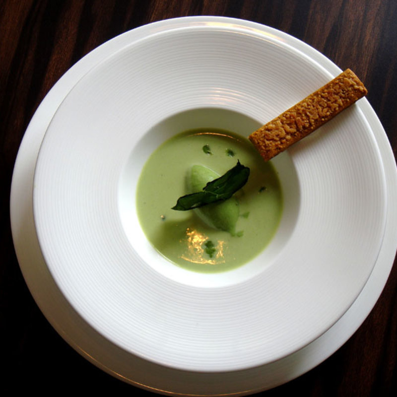 抹茶のアイス　ソース仕立て(a la louche -ア・ラ・ルーシュ-)