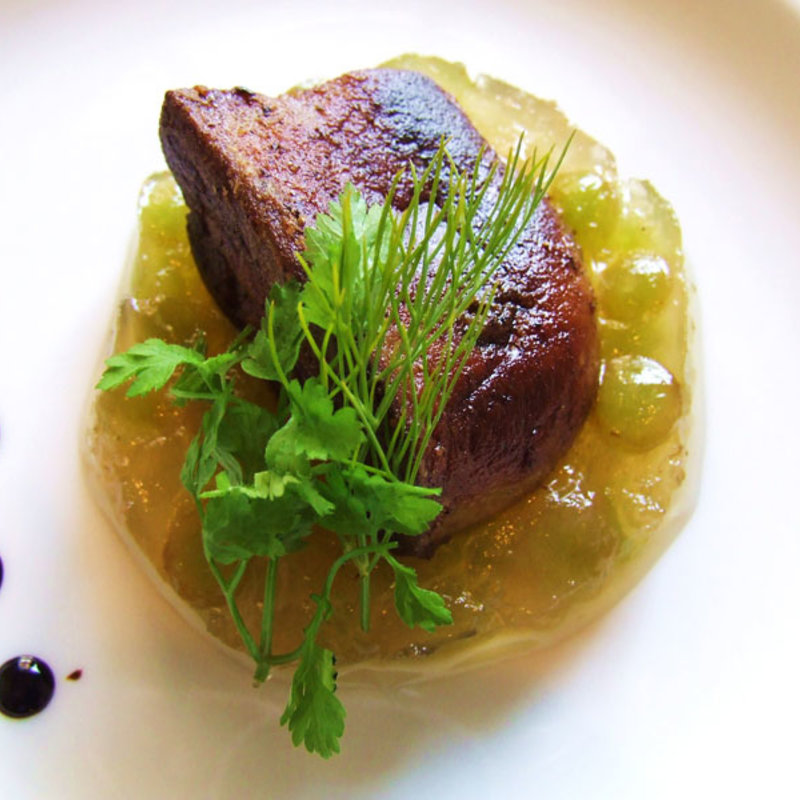 和牛のグリル　ジュレとともに(a la louche -ア・ラ・ルーシュ-)