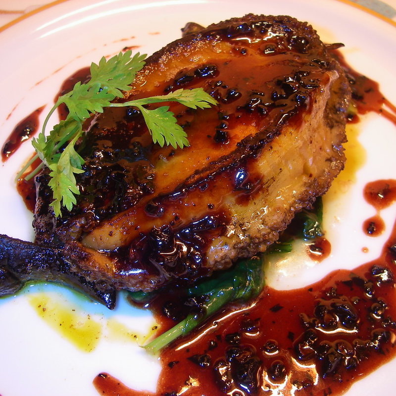 あわびのステーキ(アクサングラーブ・ル・ソレイユ)