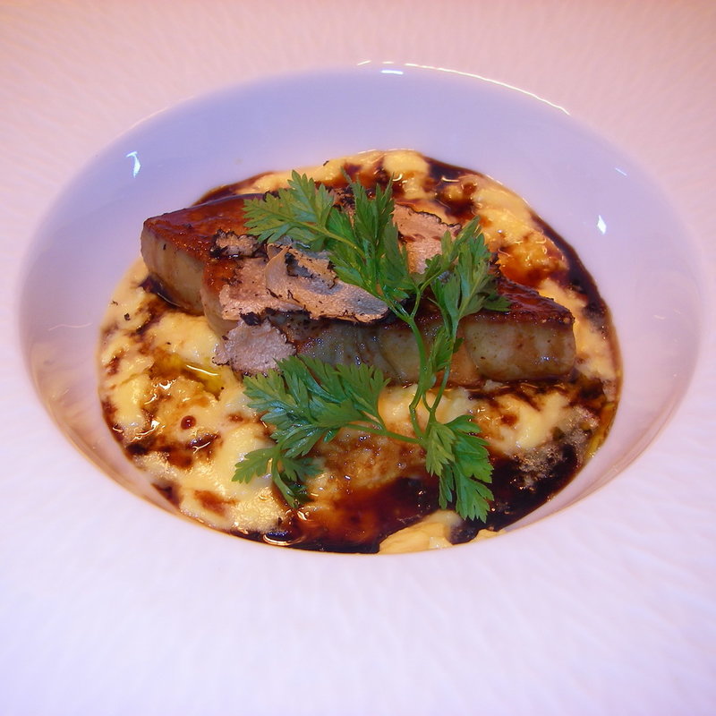 フォワグラのソテーとスクランブルエッグ添え(アクサングラーブ・ル・ソレイユ)