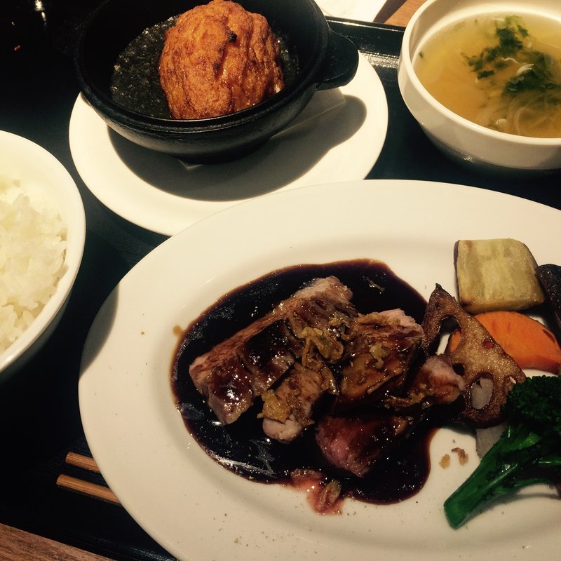 本日のダッチオーブンステーキとイワシのつみれ団子(サンパミニヨン （sympa miniyon）)