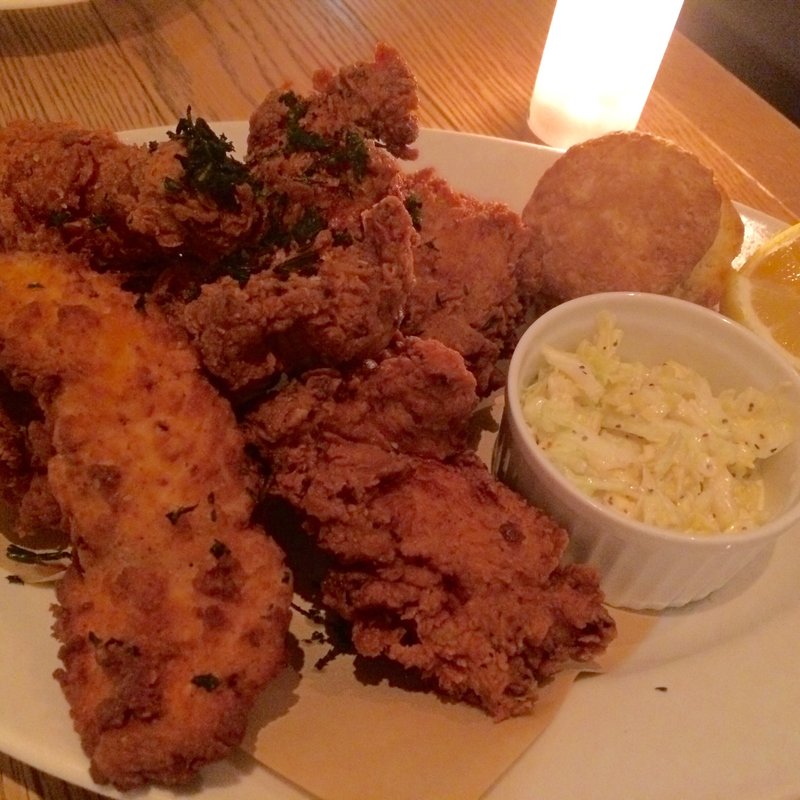 フライドチキン バターミルクビスケットとコールスロー(T.Y.HARBOR)