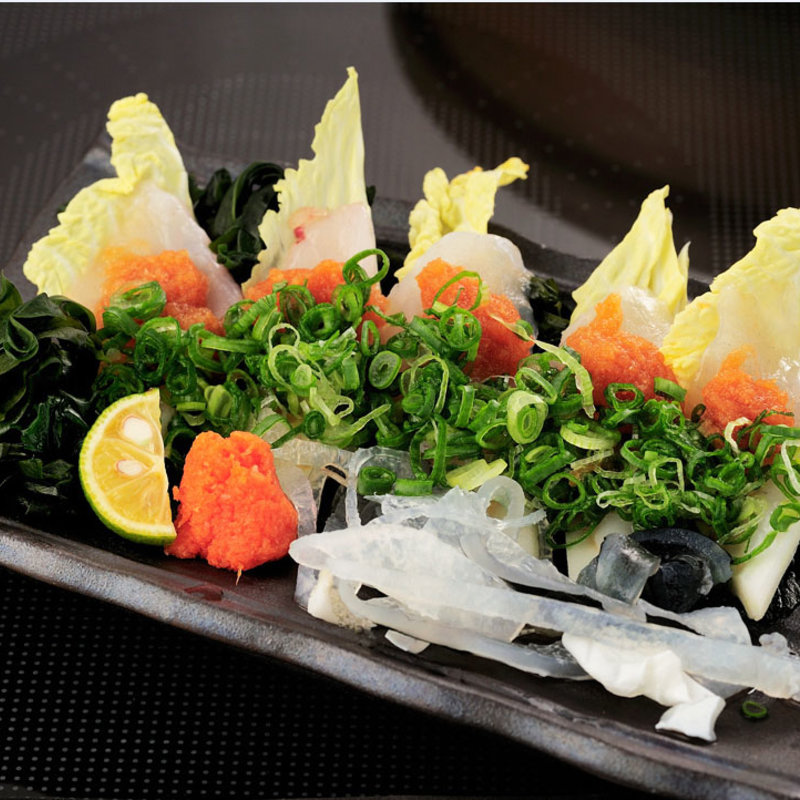 河豚皮のサラダ仕立て(泳ぎとらふぐ料理 ふぐ清)