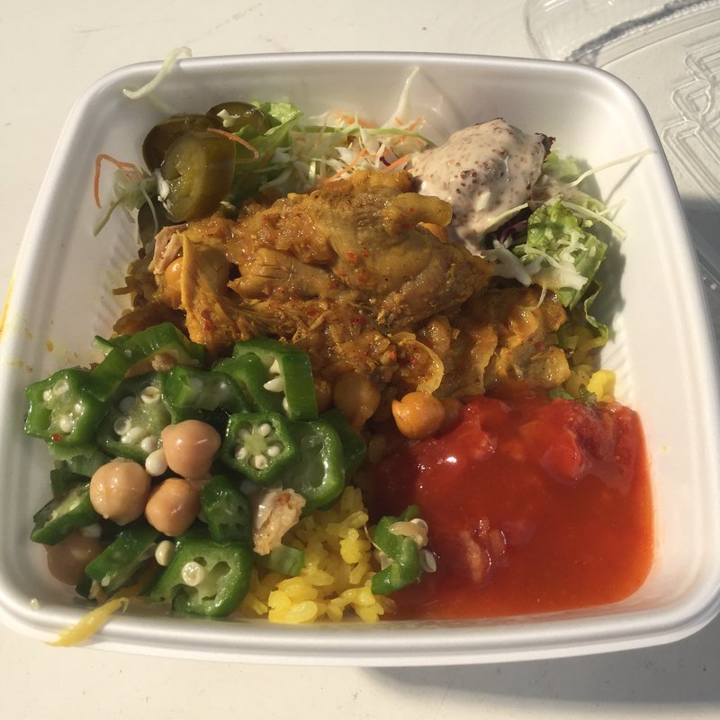 鶏もも肉とひよこ豆の中近東風煮込み(パパガヤデリ 東京国際フォーラムネオ屋台村店)