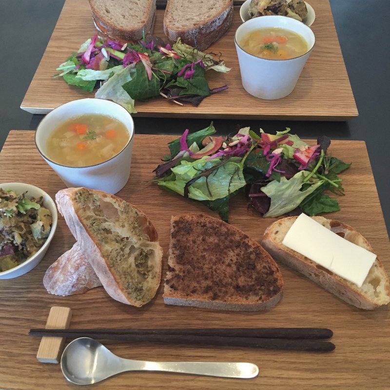 (サンス エ サンス （sens et sens）)