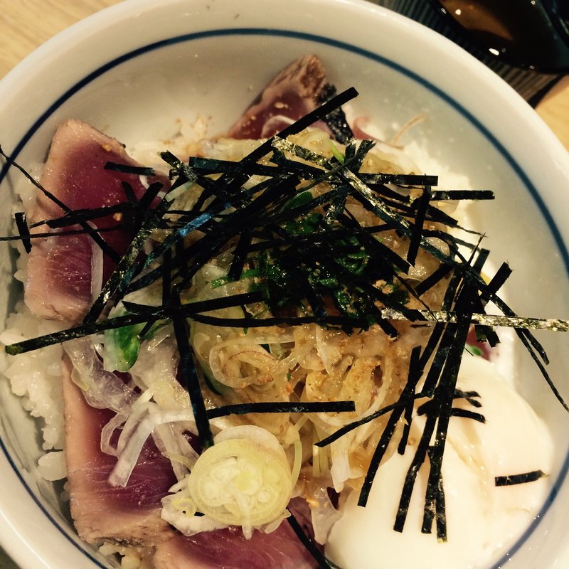 カツオ丼(才谷梅太郎)