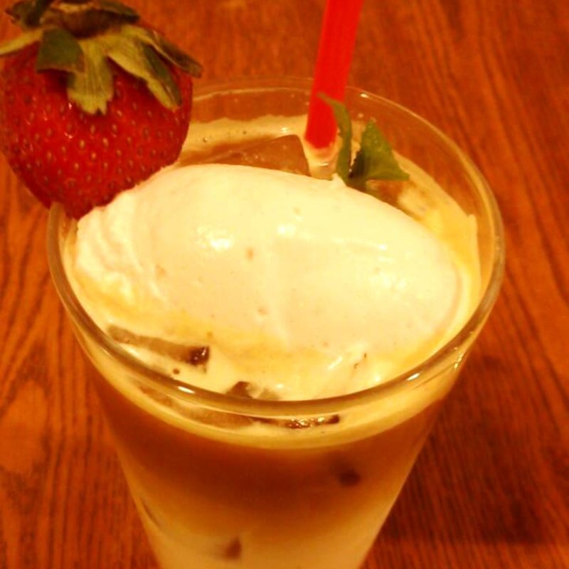 アイスストロベリーラテ(中国料理 「王朝」 ヒルトン大阪 （オウチョウ）)