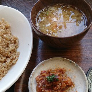 本日のランチ　青菜とベーコンの黒酢炒飯(カフェこたつ （Cafe Cotatsu）)