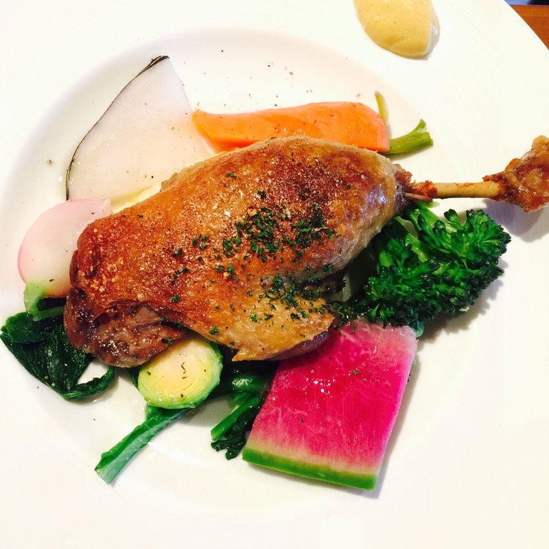 仔鴨モモ肉のコンフィ(ルレ・サクラ)