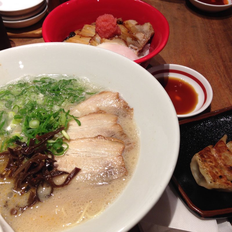 白丸元味/博多ひとくち餃子/ハカタノチカラめし温玉のせ(一風堂 池田店)