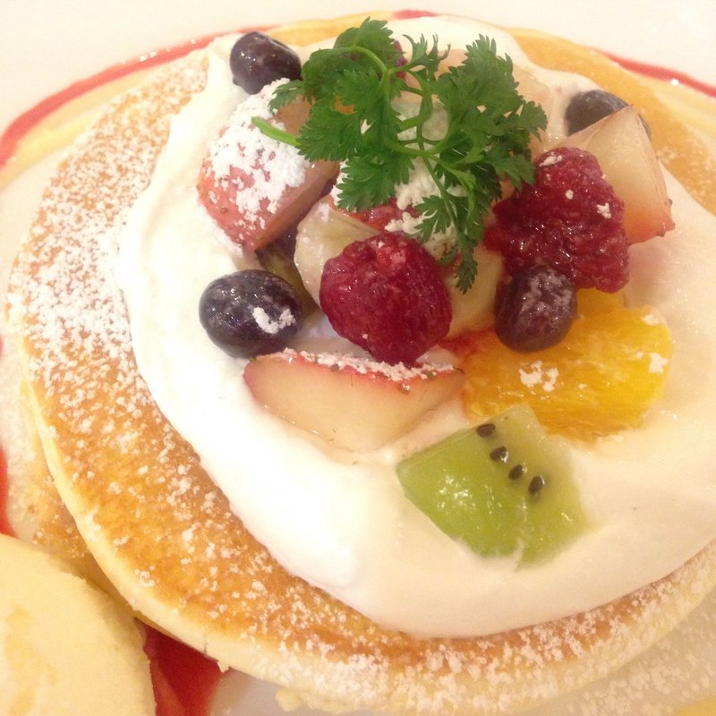 フレッシュフルーツデコレ(カフェ　ド　ヴォアラ （Cafe de Voila【旧店名】ヴォアラカフェ）)