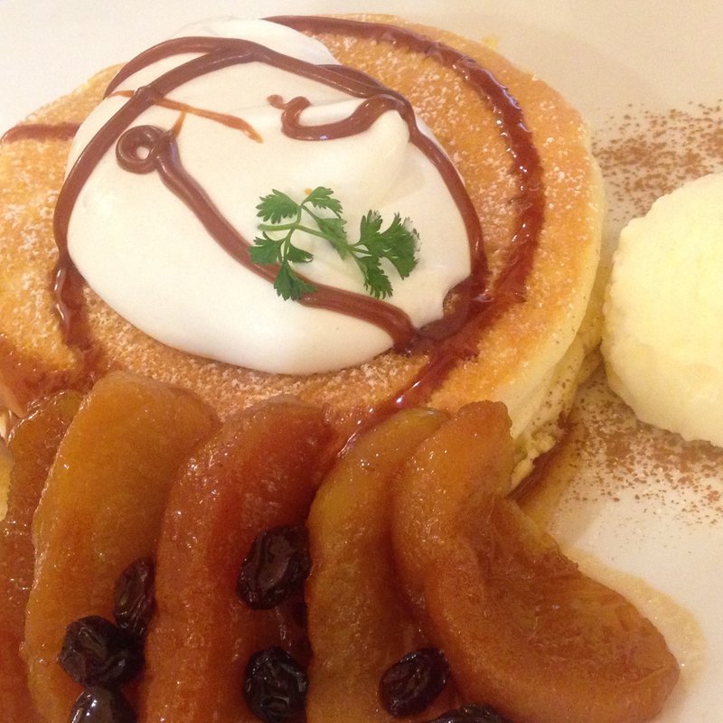 焼きりんごのキャラメリゼ(カフェ　ド　ヴォアラ （Cafe de Voila【旧店名】ヴォアラカフェ）)