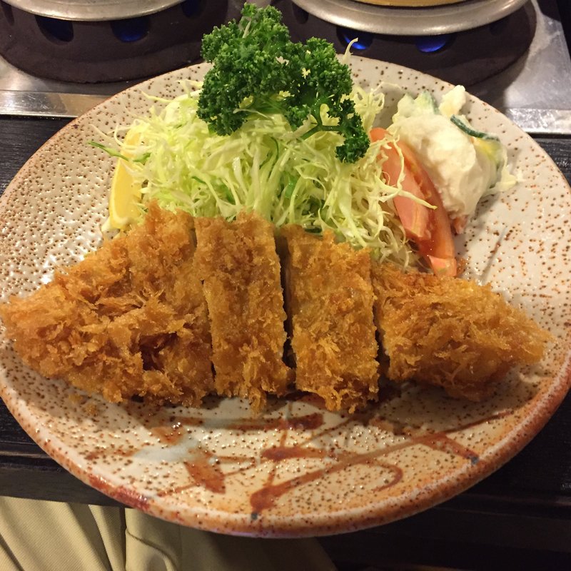 【釜めし&とんかつセット】のとんかつ(まこと 参道店 )