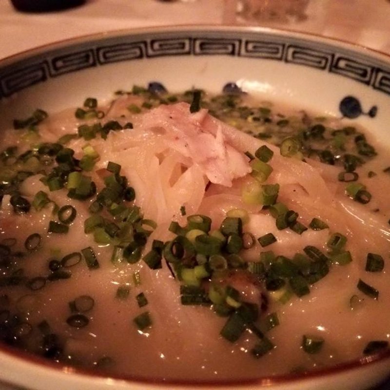 軽い燻製の干しウツボと大根の濃厚スープ麺（ディナーコース）(中国菜飄香 麻布十番本店)