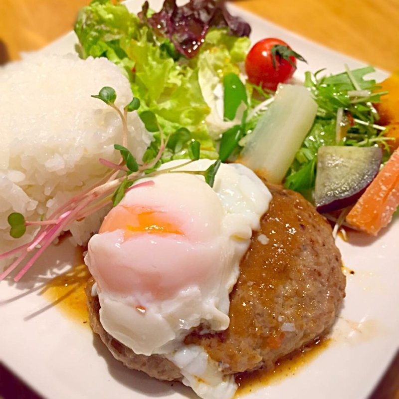 ロコモコ風ランチ(丘の上 C-flat （シー フラット）)