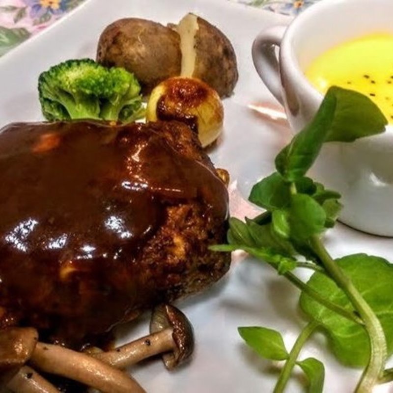 煮込みハンバーグプレート(丘の上 C-flat （シー フラット）)