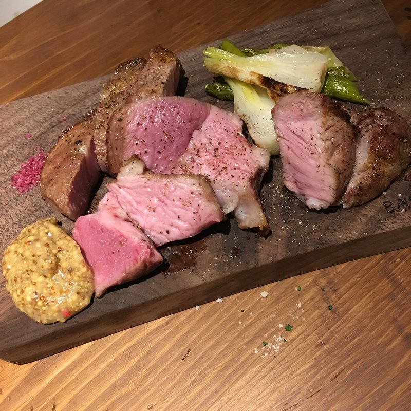 おいも豚ロースの炭火焼　林檎とトリュフのマスタードソース(炭火焼バール Banquet （スミビヤキバール バンケット）)