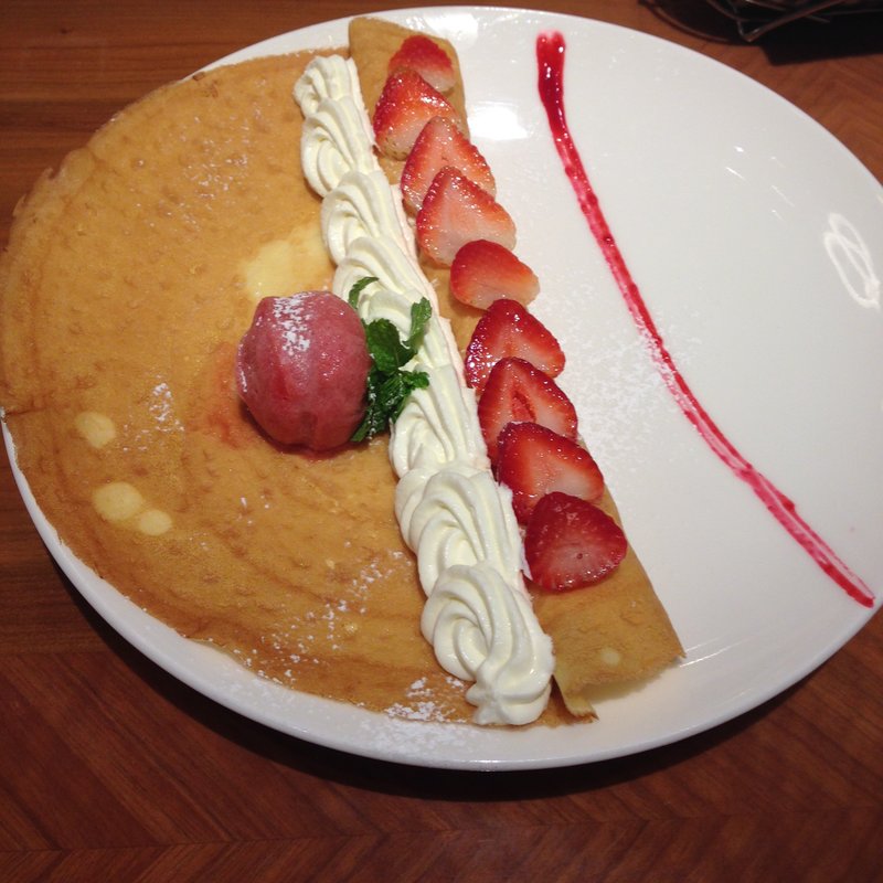 苺と二種類のクリームと苺アイス添え(CREPERIE Le Beurre Noisette（クレープリー ル ブール ノワゼット）)