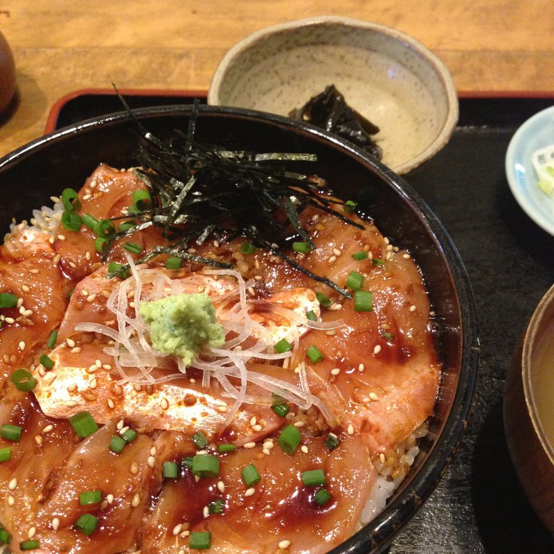 金目鯛漬け丼(生まぐろ専門店 久六)