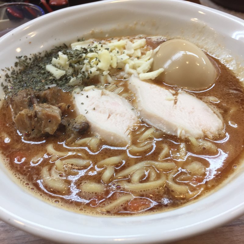 トマトンコツラーメン(麺工房 海練 （メンコウボウ ウネリ）)