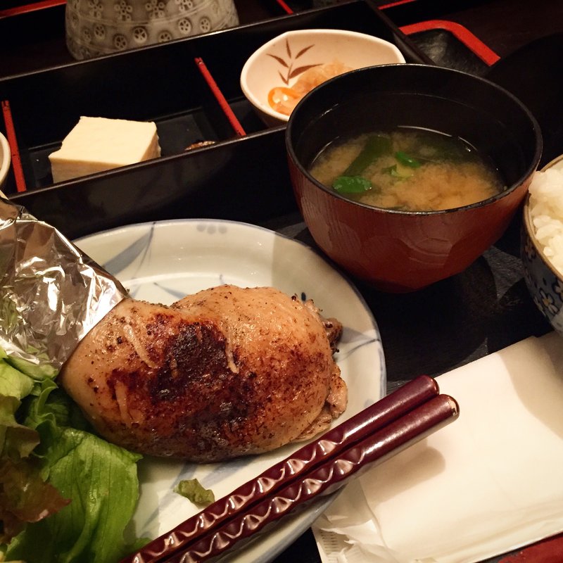 鶏もも炭火焼膳(うお座)