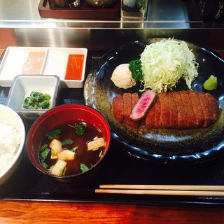 新宿御苑前駅周辺で食べられる牛カツランキング Sarah サラ