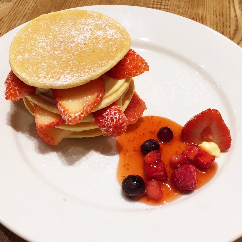 苺パンケーキミルフィーユ(カフェ マスターズカフェ 薬院店)