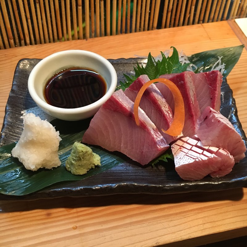 天然ブリのお造り(串もん 西屋)