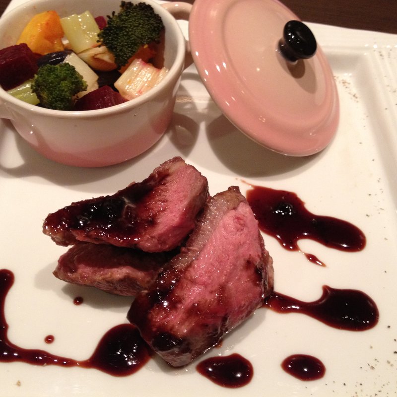 仔羊のソテー　ポルトソース(Anvers（アンヴェール）)