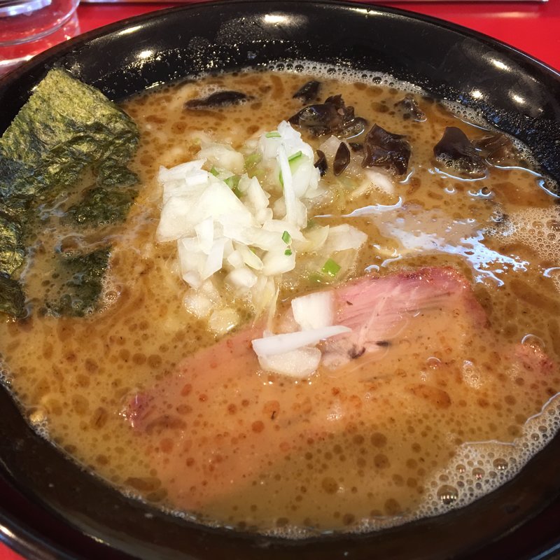 とんこつ醤油ラーメン(六ちゃん )
