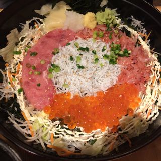 釜揚げしらす4色丼(とびっちょ)