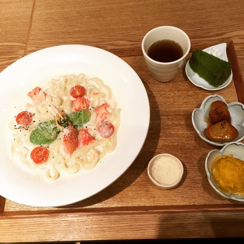 カニとアボカドの豆乳クリームおうどん(めん、色いろ。いつでも、おやつ。 京都 )