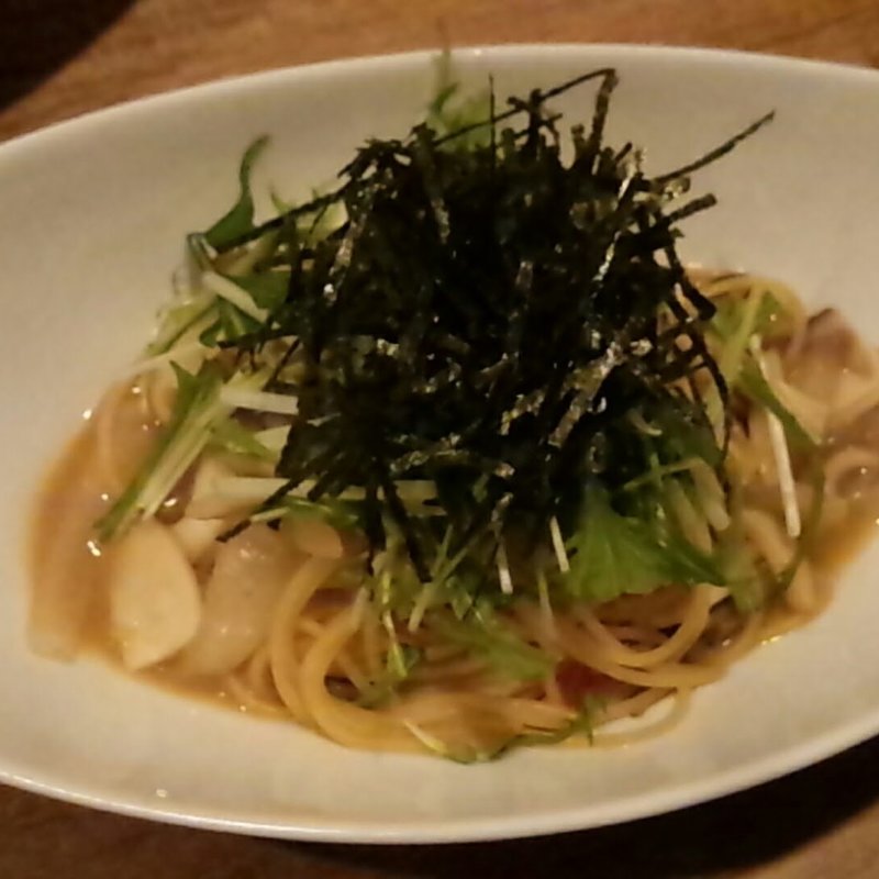 きのこと玉ねぎのガーリックのバター醤油(CAFE DE ALFRED)