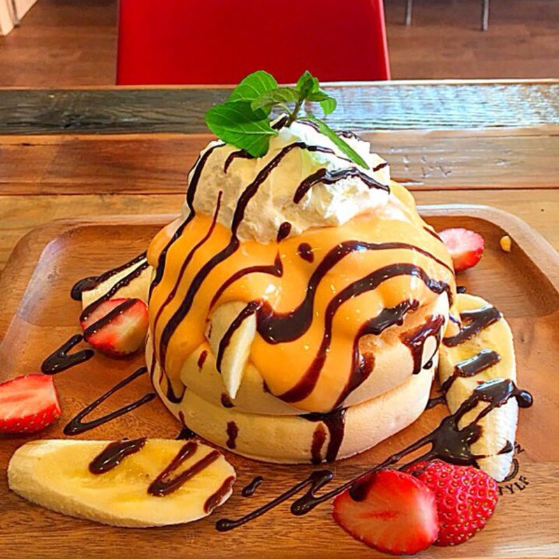 イチゴとバナナのパンケーキ(プランピーパンケーキス （plumpy pancakes）)