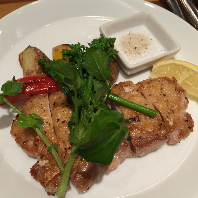 桜姫鶏の鉄板焼き 香味岩塩と(リコロ 大丸東京店 （RICOLO）)