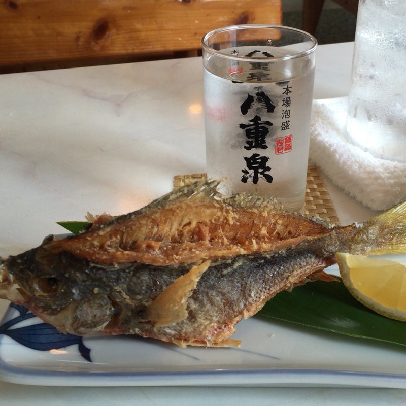 グルクン唐揚げ(居酒屋よっしー)