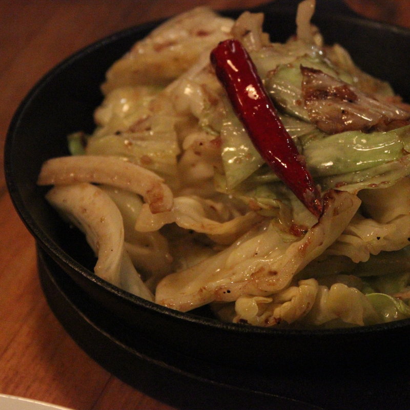 やみつきアンチョビとキャベツのソテー(東京ワインバル八十郎 築地店)